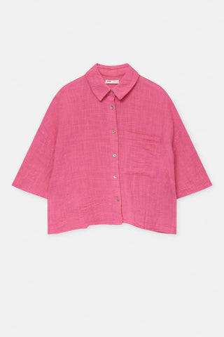 Cropped pink shirt